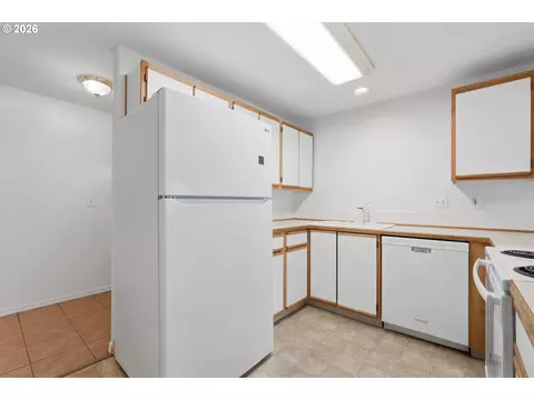 Kitchen - 4768 W Powell Blvd # 122, Gresham, OR 97030 photo 2 of 4