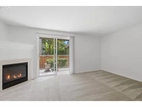 Living - 4768 W Powell Blvd # 122, Gresham, OR 97030 photo 3 of 3