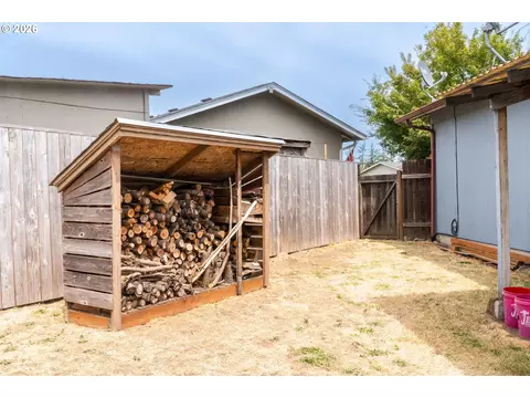 Exterior - 5209 G St, Springfield, OR 97478 photo 12 of 12