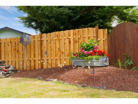 Exterior - 5209 G St, Springfield, OR 97478 photo 10 of 12
