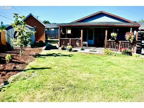 Exterior - 5209 G St, Springfield, OR 97478 photo 1 of 12