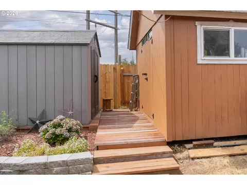 Exterior - 5209 G St, Springfield, OR 97478 photo 11 of 12