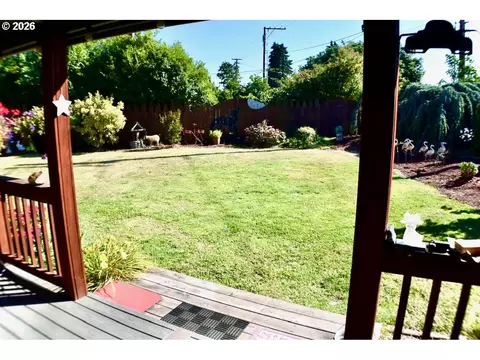 Exterior - 5209 G St, Springfield, OR 97478 photo 2 of 12