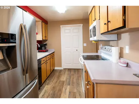Kitchen - 5209 G St, Springfield, OR 97478 photo 1 of 3