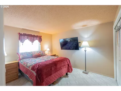 Bedroom - 5209 G St, Springfield, OR 97478 photo 1 of 3