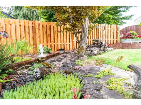 Exterior - 5209 G St, Springfield, OR 97478 photo 9 of 12