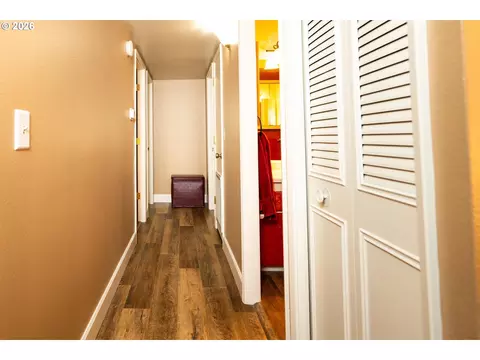 Entry Way - 5209 G St, Springfield, OR 97478 photo 1 of 1