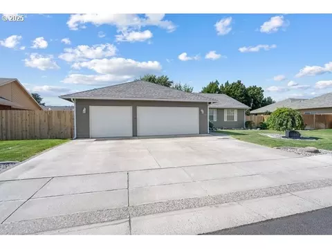 905 W Hartley Ave, Hermiston, OR 97838