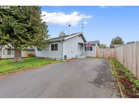 366 6th Ave, Coos Bay, OR 97420