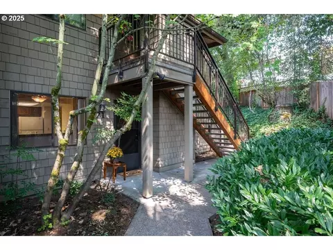 21 Crestfield Ct, Lake Oswego, OR 97035