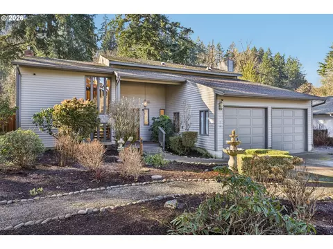928 Barger St, Silverton, OR 97381