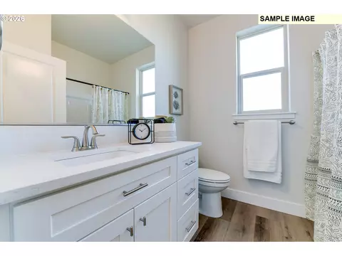 Bath - 157 SW Eagle Dr, Boardman, OR 97818 photo 1 of 3