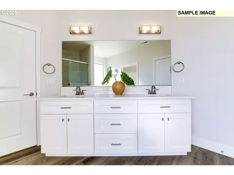 Bath - 157 SW Eagle Dr, Boardman, OR 97818 photo 2 of 3