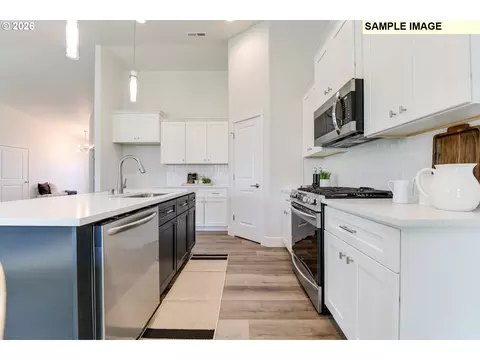 Kitchen - 157 SW Eagle Dr, Boardman, OR 97818 photo 3 of 5