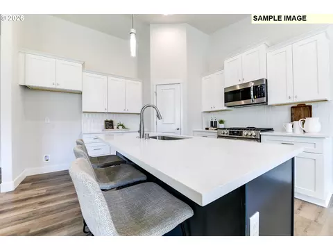 Kitchen - 157 SW Eagle Dr, Boardman, OR 97818 photo 2 of 5