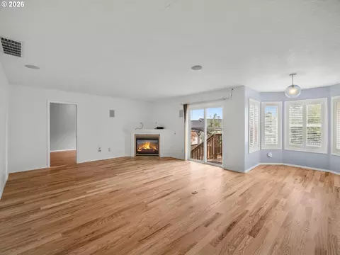 Living - 2575 NW 4th St, Gresham, OR 97030 photo 5 of 8