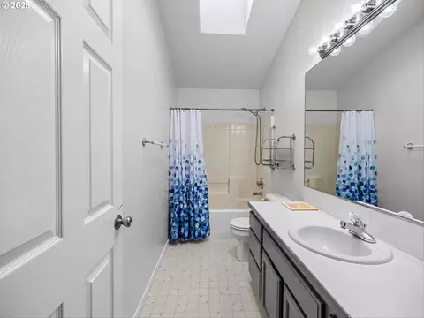 Bath - 2575 NW 4th St, Gresham, OR 97030 photo 7 of 7