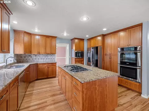 Kitchen - 2575 NW 4th St, Gresham, OR 97030 photo 3 of 3