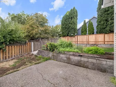 Exterior - 2575 NW 4th St, Gresham, OR 97030 photo 7 of 8