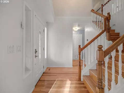 Entry Way - 2575 NW 4th St, Gresham, OR 97030 photo 2 of 3