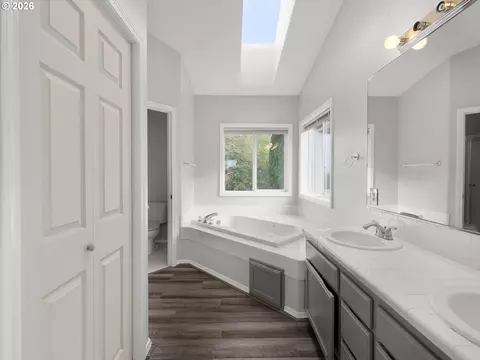 Bath - 2575 NW 4th St, Gresham, OR 97030 photo 5 of 7