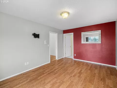 Living - 2575 NW 4th St, Gresham, OR 97030 photo 7 of 8