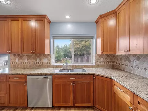 Kitchen - 2575 NW 4th St, Gresham, OR 97030 photo 1 of 3