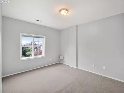 Bedroom - 2575 NW 4th St, Gresham, OR 97030 photo 4 of 9