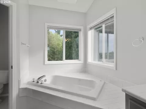 Bath - 2575 NW 4th St, Gresham, OR 97030 photo 6 of 7