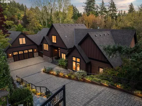 5702 SW Grover Ct, Portland, OR 97221