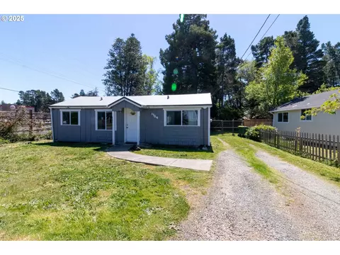 1764 36th St, Florence, OR 97439