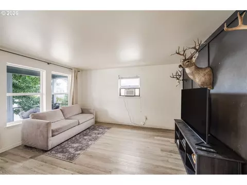3214 Coraly Ave, Eugene, OR 97402 photo 2