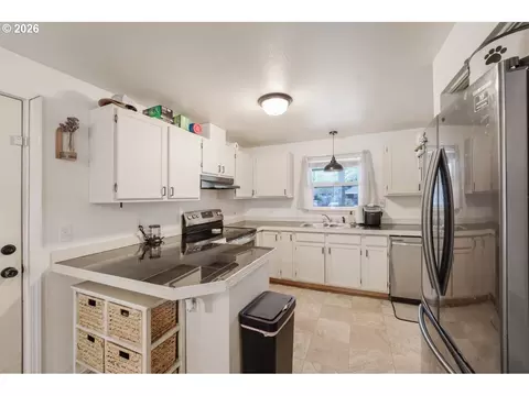 3214 Coraly Ave, Eugene, OR 97402 photo 3