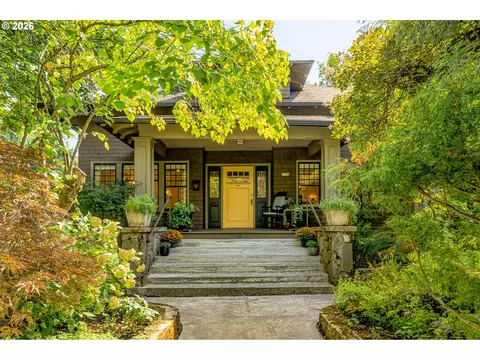 1734 NE Halsey St, Portland, OR 97232