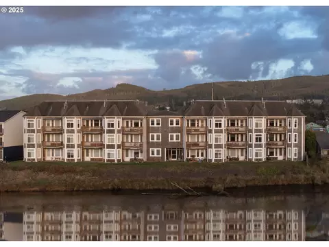 1108 S Holladay Dr #14, Seaside, OR 97138
