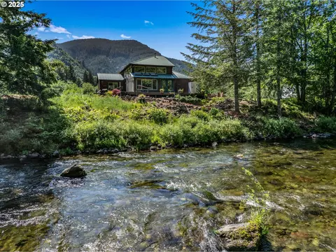 24940 E Tillicum St, Welches, OR 97067