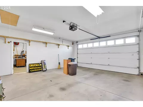 2488 Northampton, Eugene, OR 97404 photo 36
