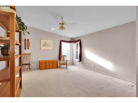 2488 Northampton, Eugene, OR 97404 photo 17
