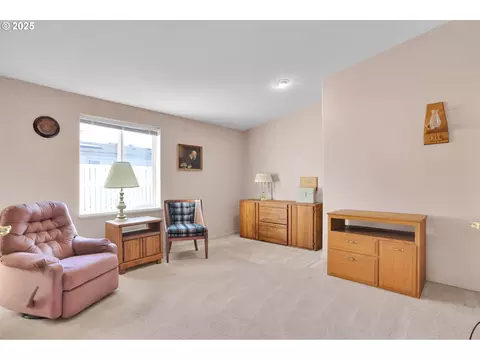 2488 Northampton, Eugene, OR 97404 photo 7