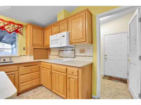 2488 Northampton, Eugene, OR 97404 photo 15