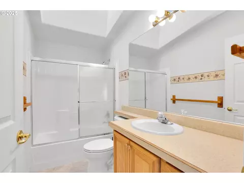 2488 Northampton, Eugene, OR 97404 photo 29