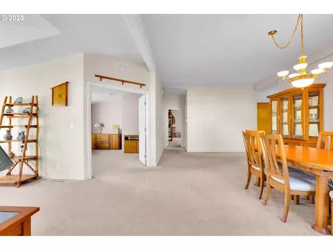 2488 Northampton, Eugene, OR 97404 photo 6