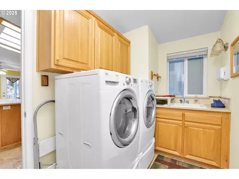 2488 Northampton, Eugene, OR 97404 photo 16