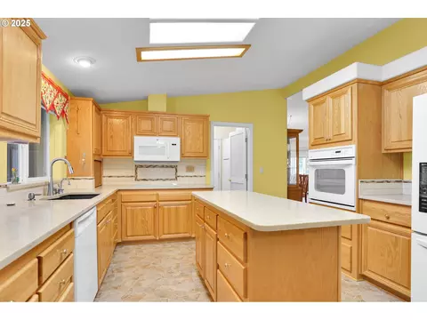 2488 Northampton, Eugene, OR 97404 photo 14