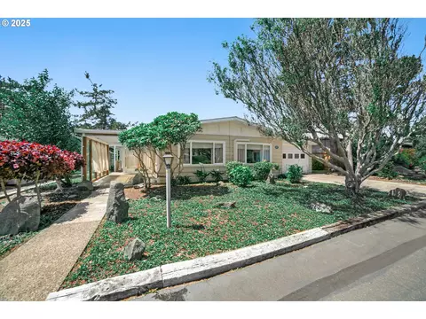 3437 NE Benton St, Newport, OR 97365