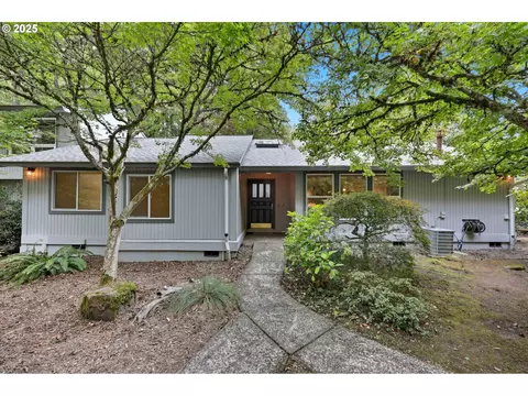 4211 Woodside Cir, Lake Oswego, OR 97035