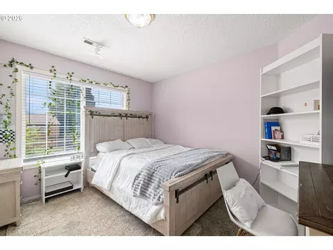 Bedroom - 4057 NE 5th Dr, Gresham, OR 97030 photo 4 of 7