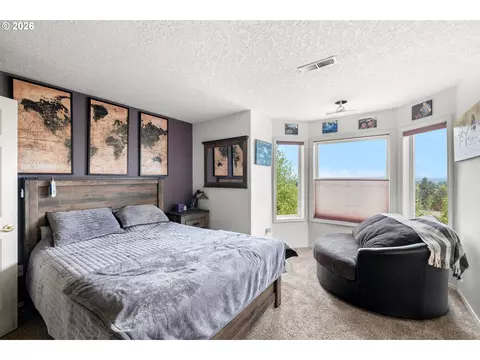 Bedroom - 4057 NE 5th Dr, Gresham, OR 97030 photo 1 of 7