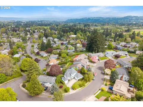 View/Area - 4057 NE 5th Dr, Gresham, OR 97030 photo 7 of 9