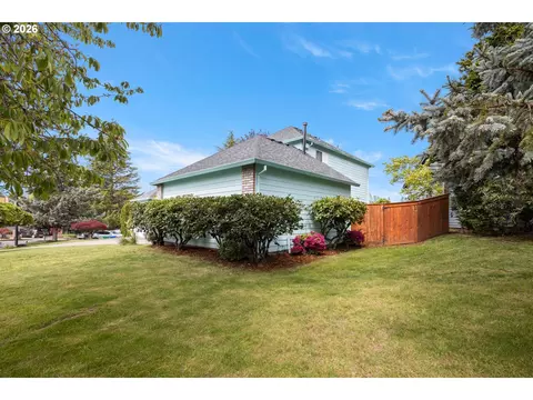 Exterior - 4057 NE 5th Dr, Gresham, OR 97030 photo 5 of 9